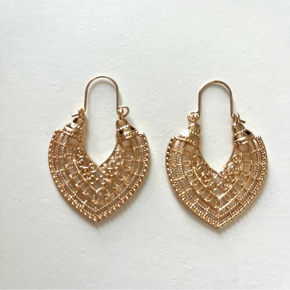 Gold Tone Costume Jewelry Boho Hippie Hoop Earrings NWOT - Picture 1 of 6